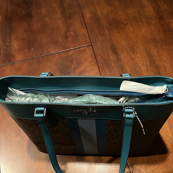 Michael Kors Morgan Signature Large Center Stripe Tote - Picture 4 of 14